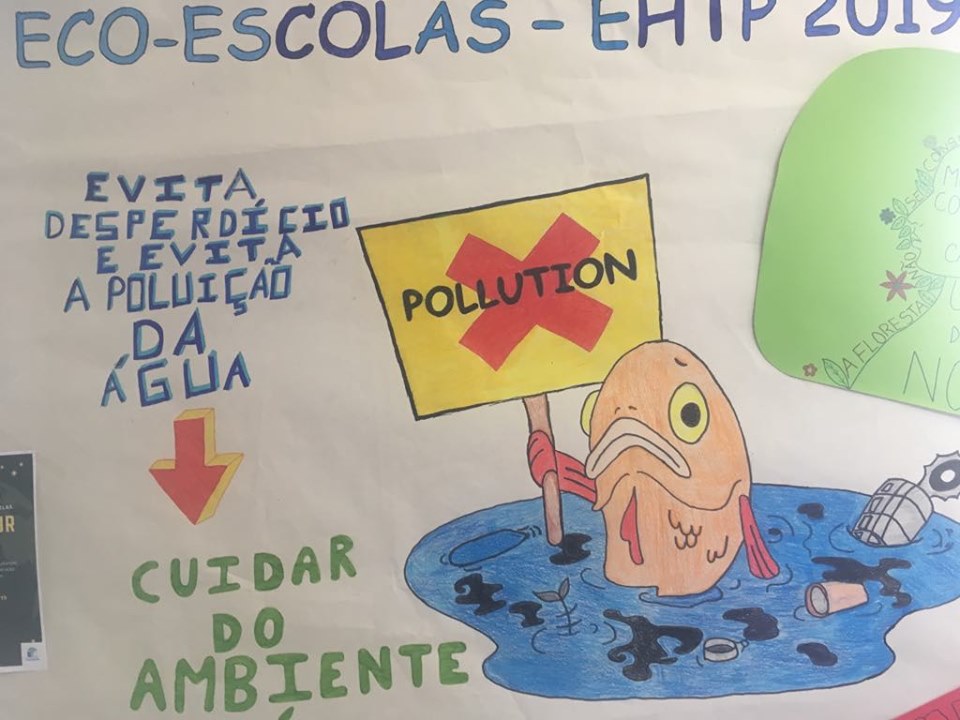 Cartaz afixado na escola de sensibilização para evitar o desperdicio.