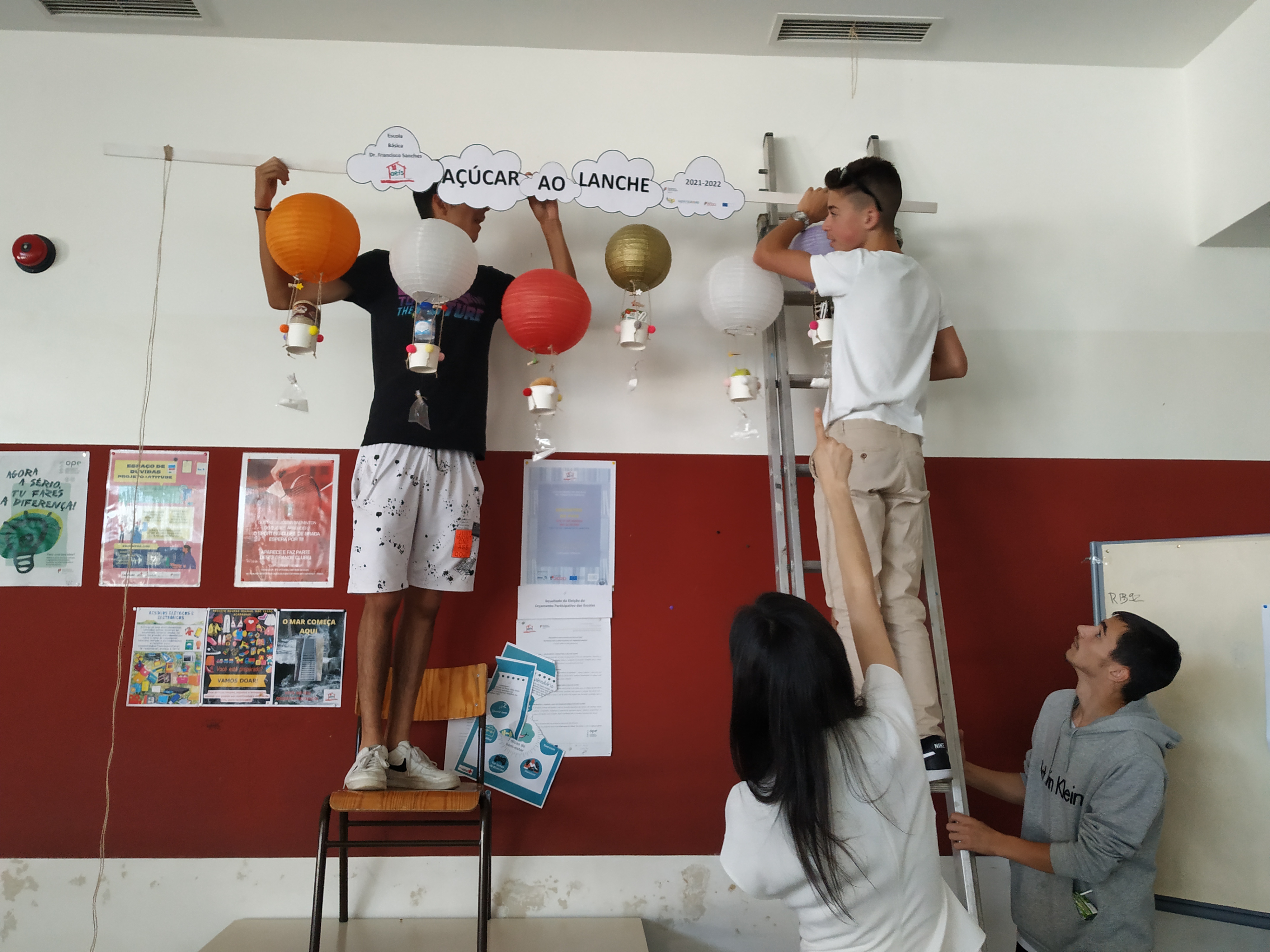 Painel dos Alimentos: Açúcar ao Lanche, a ser afixado ao teto, na Sala do Aluno, em frente à Cantina da Escola, pelos alunos do 9.º 7;