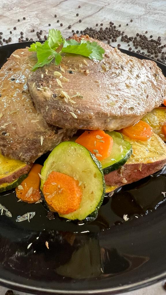 Prato principal: Atum no forno, com legumes e batata doce