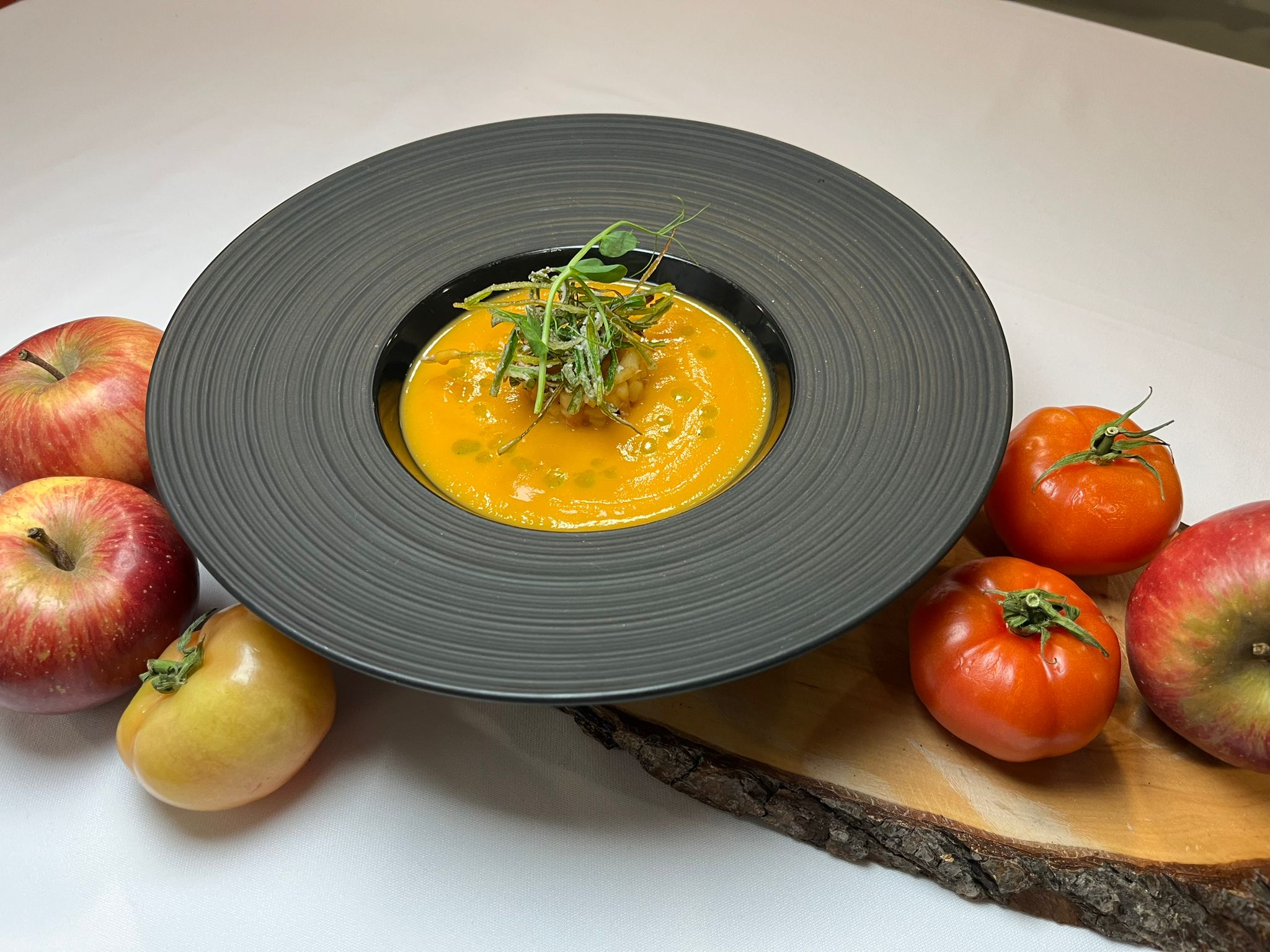 Sopa de Tomate e Maçã com Palha de Alho francês - I
